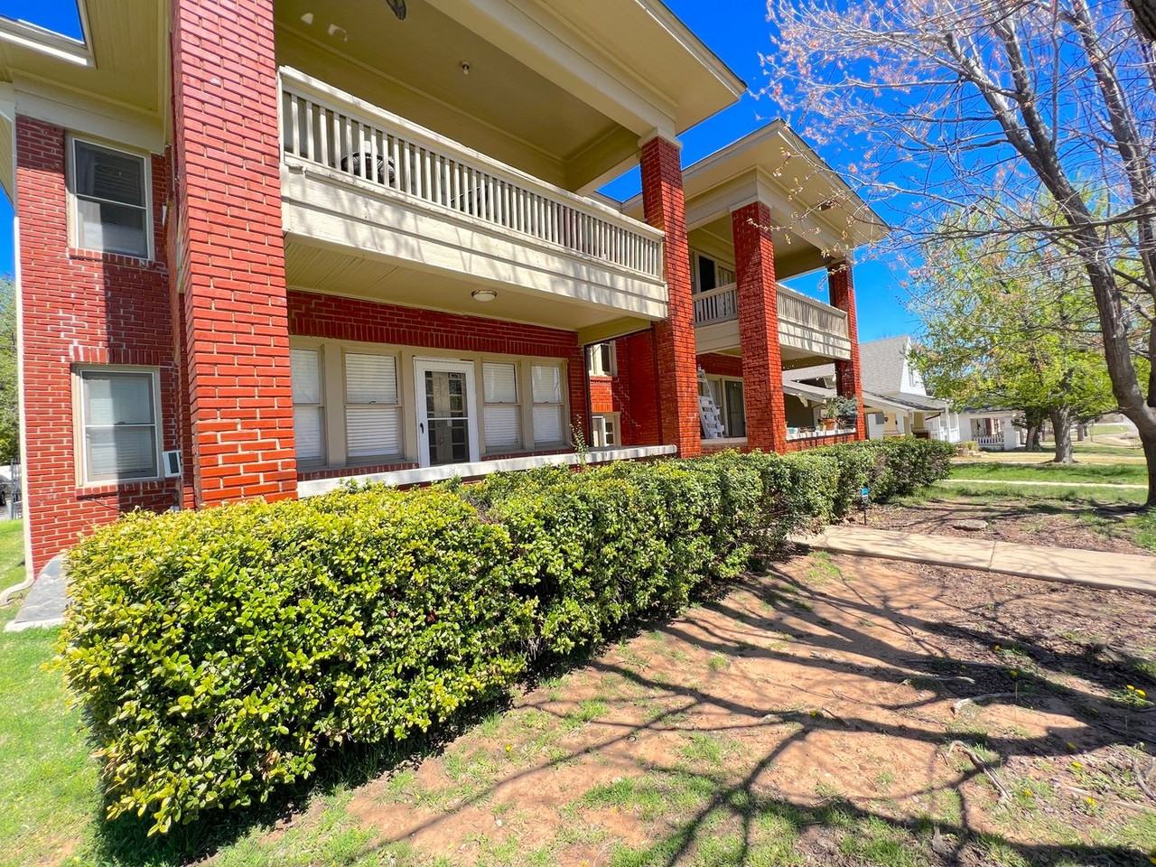 137 Nw 17th St - Photo 2 of 20