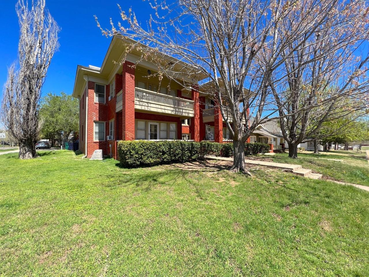 137 Nw 17th St - Photo 3 of 20