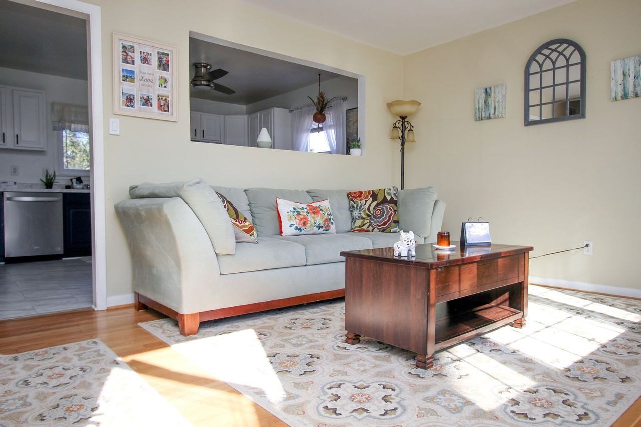 846 Thames Dr - Photo 4 of 16