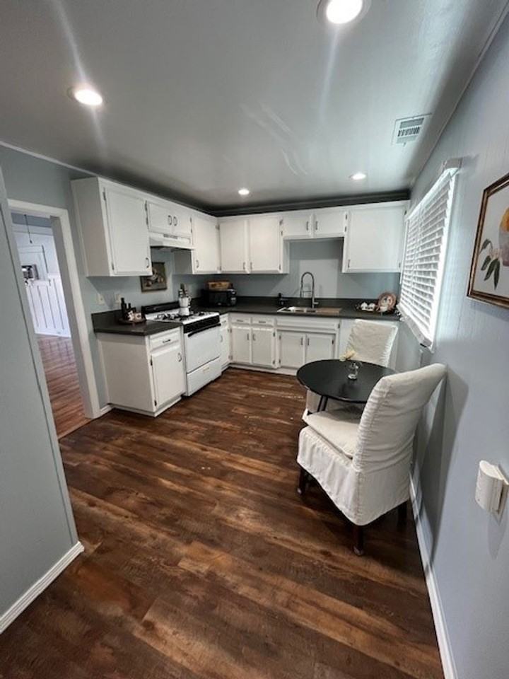 2315 22nd St - Photo 3 of 13