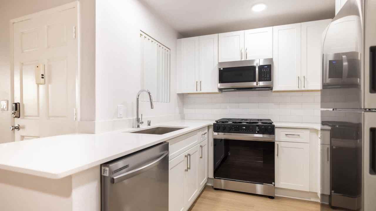 Oak Park Apartment Homes - Photo 3 of 23