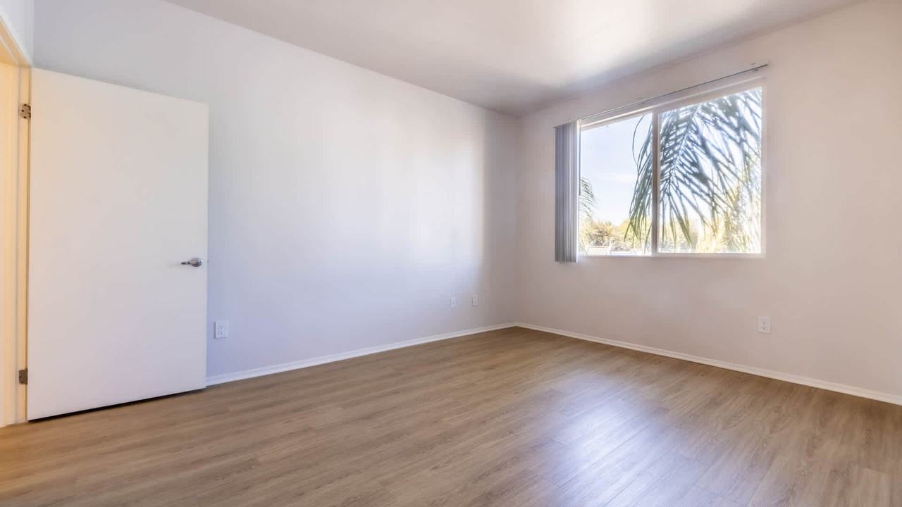 Lindley - Photo 5 of 29