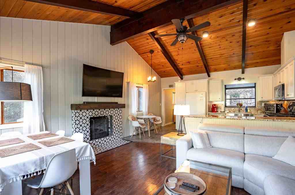 24933 Faulhorn Dr - Photo 2 of 36