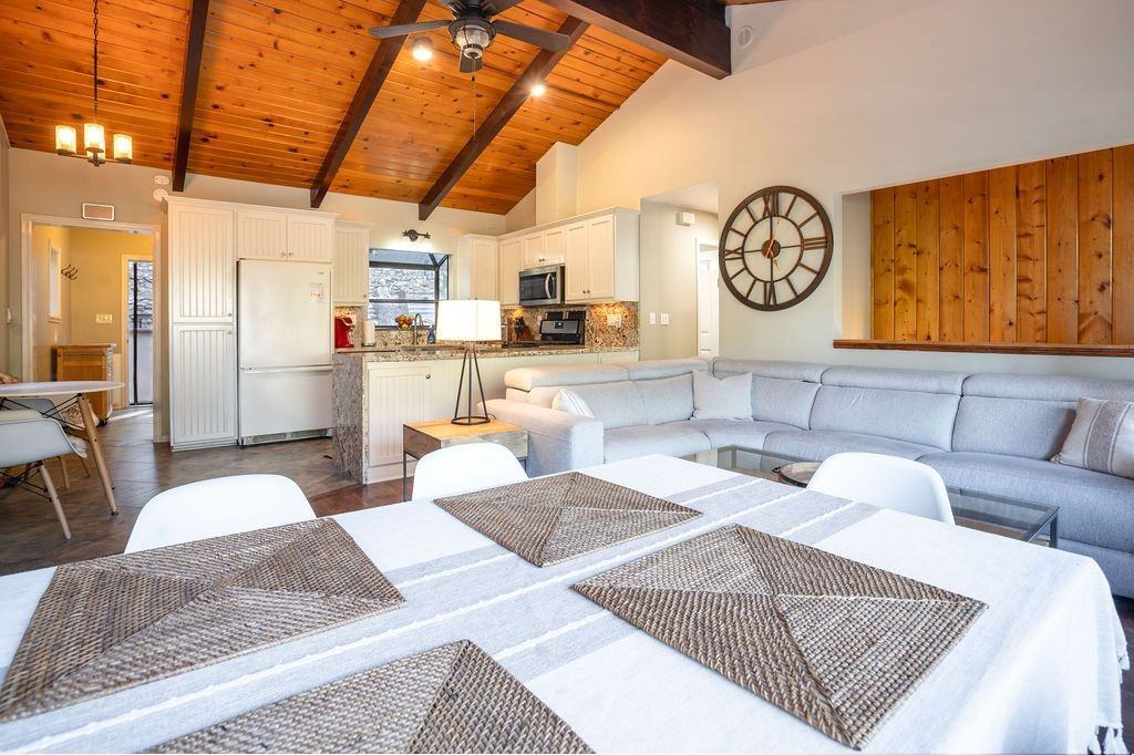 24933 Faulhorn Dr - Photo 3 of 36