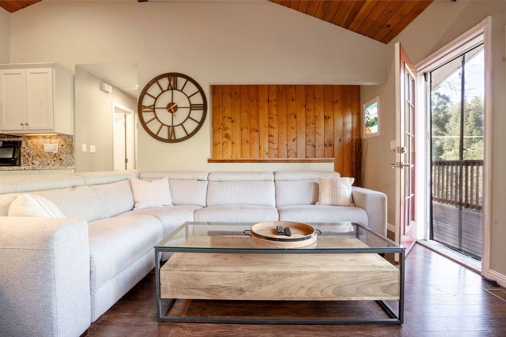 24933 Faulhorn Dr - Photo 4 of 36