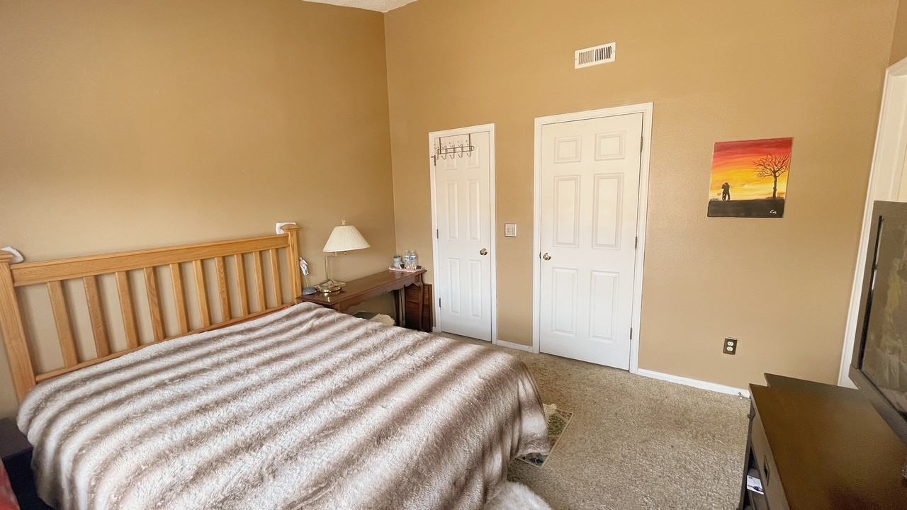 4044 S Carson St #F - Photo 3 of 15