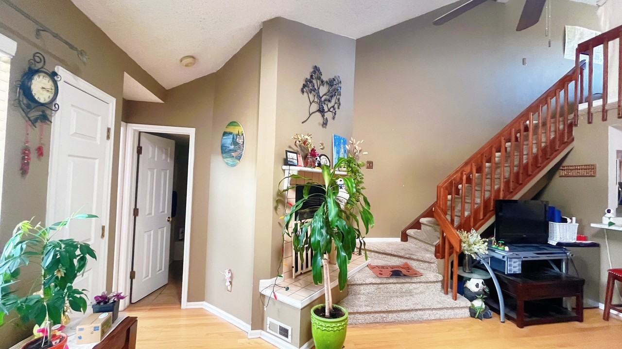 4044 S Carson St #F - Photo 4 of 15