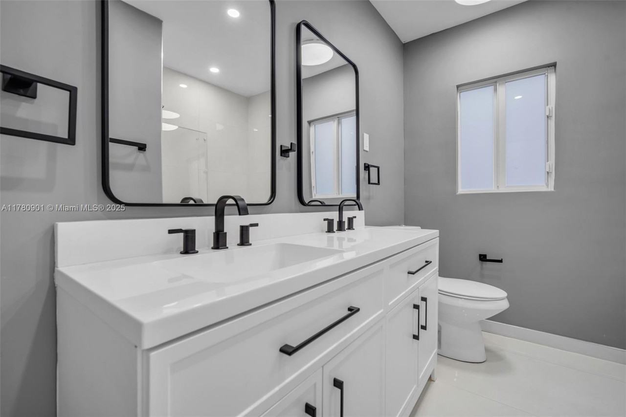 4112 Sw 9th Ter #NA - Photo 4 of 12