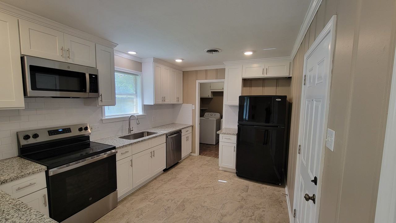 3044 Cedarcrest Ave #NA - Photo 3 of 12