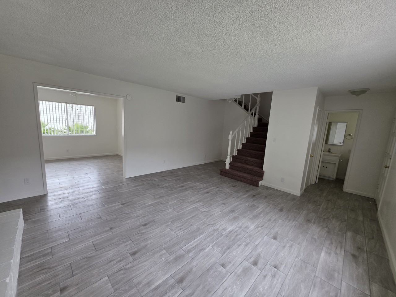 2508 Oswell St - Photo 3 of 13