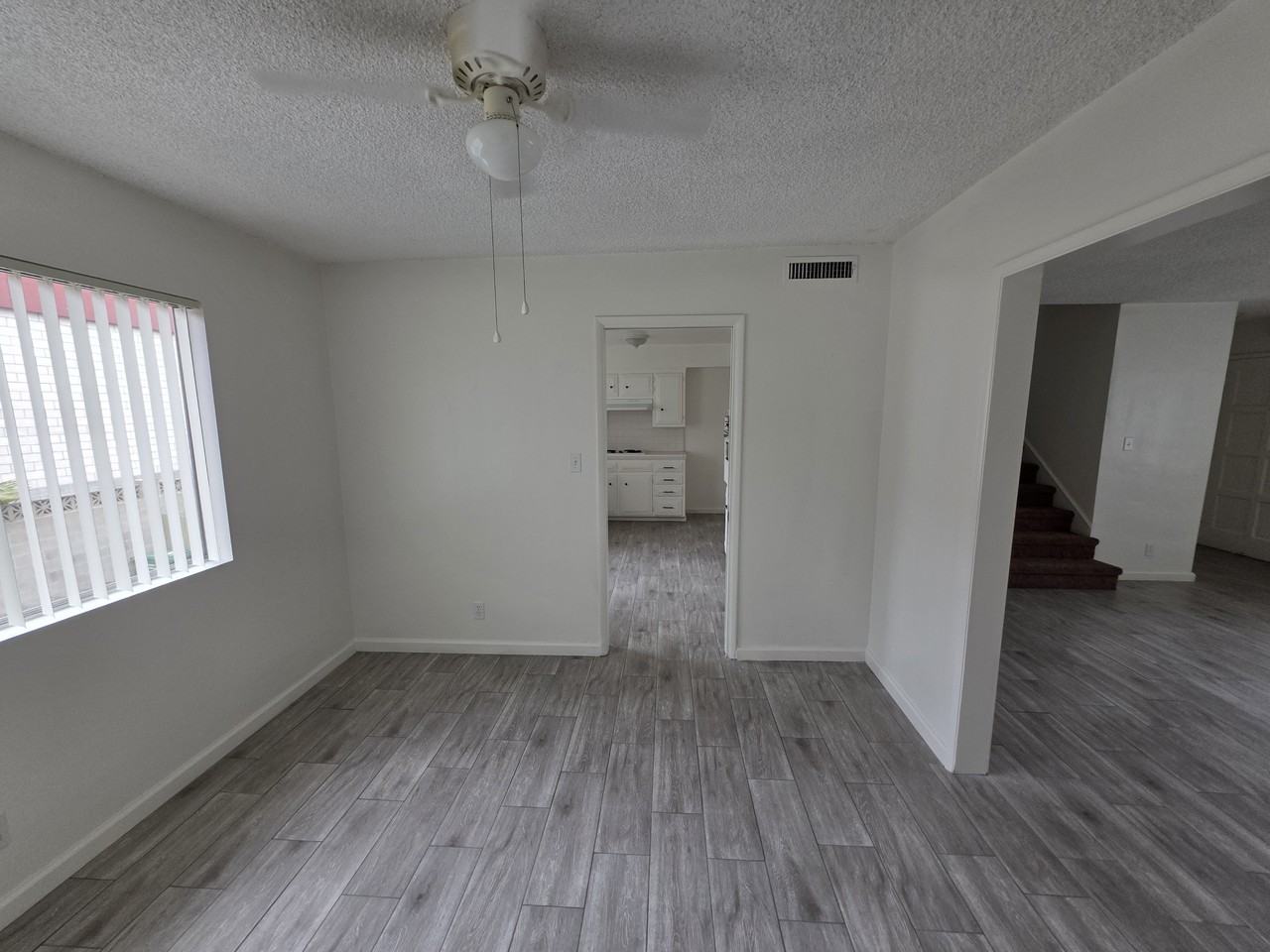 2508 Oswell St - Photo 4 of 13