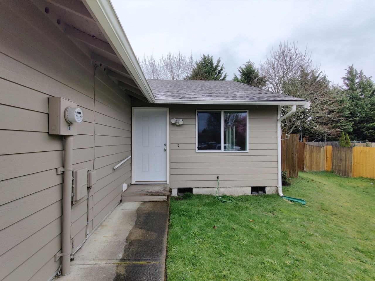 4932 Wilshire Ct Se #B - Photo 3 of 19