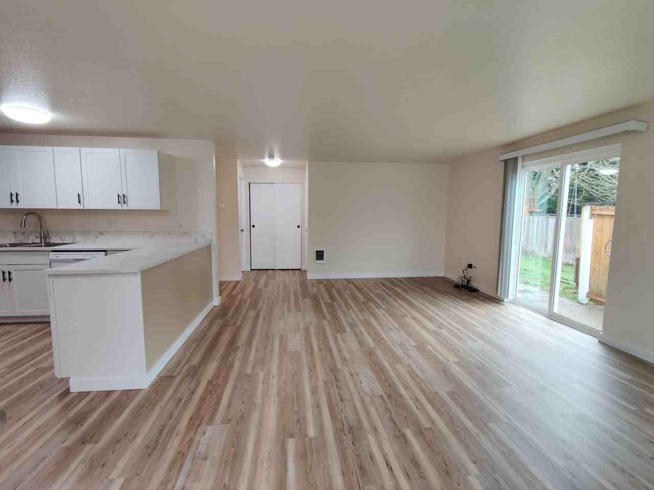 4932 Wilshire Ct Se #B - Photo 7 of 19