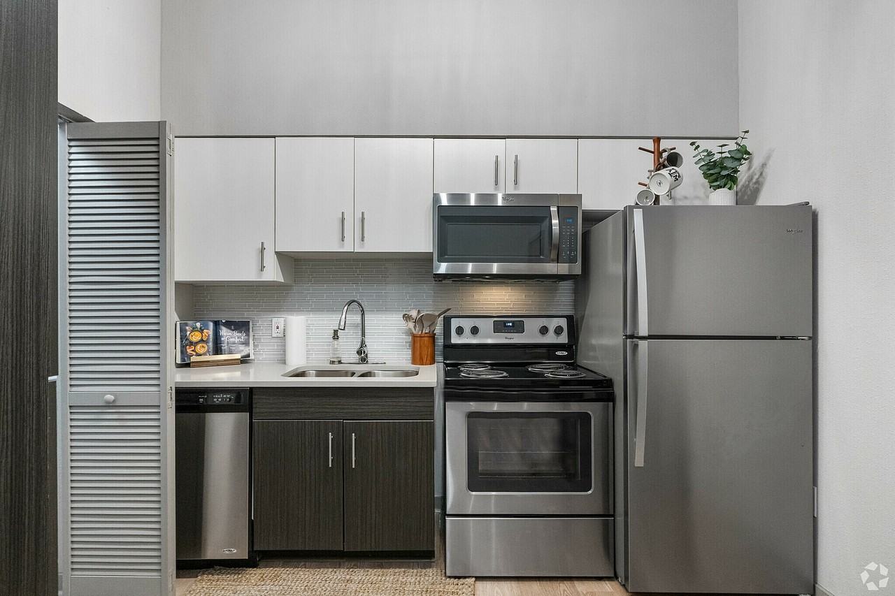 12 North - Photo 7 of 40