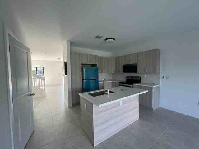 2730 SW 90th Ave - Photo 7 of 9