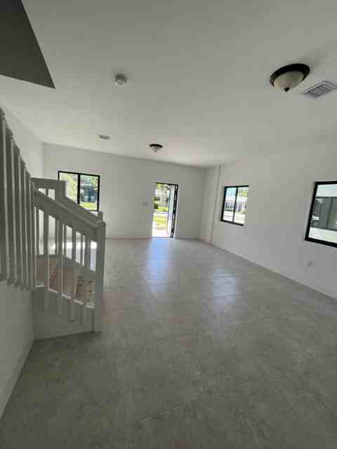 2730 SW 90th Ave - Photo 6 of 9