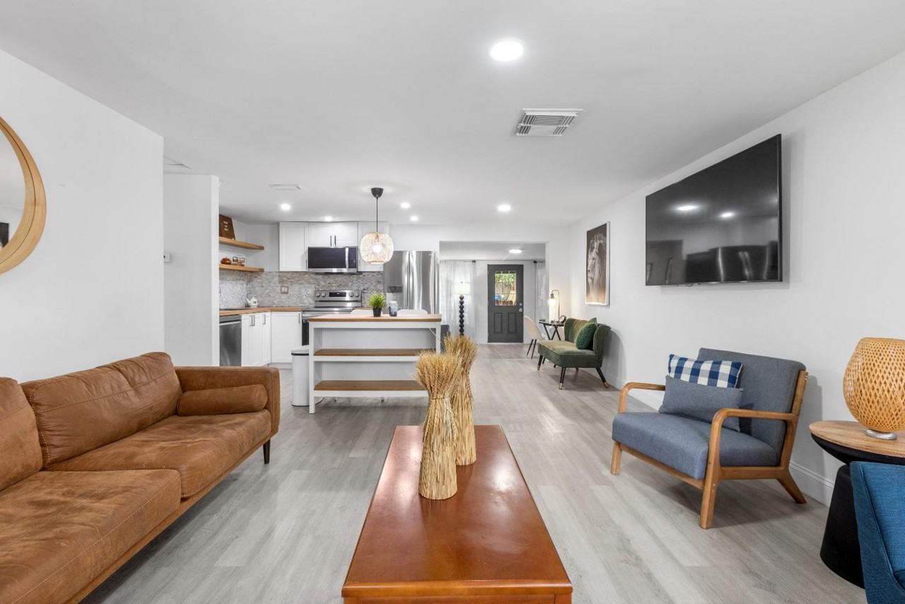 1016 Beachwood Ave - Photo 2 of 20