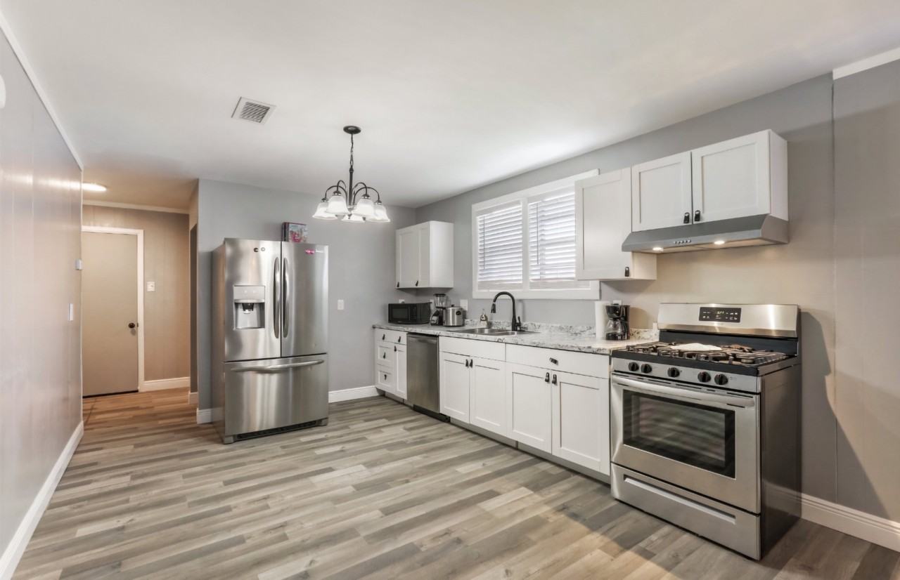 1505 Mansfield Ave - Photo 2 of 6