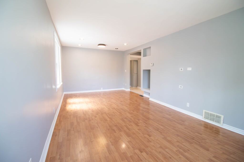 33 Charles Ave - Photo 3 of 40