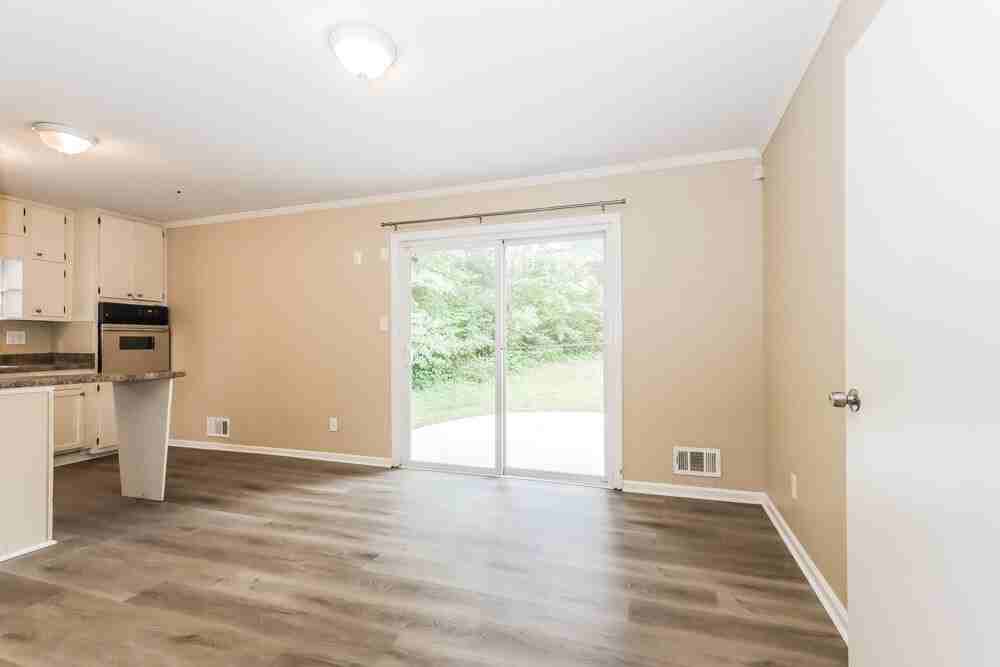6913 Doncaster Rd - Photo 6 of 18