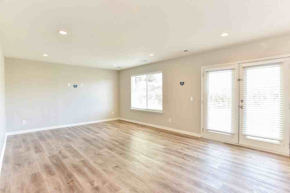 874 N Main St - Photo 5 of 18