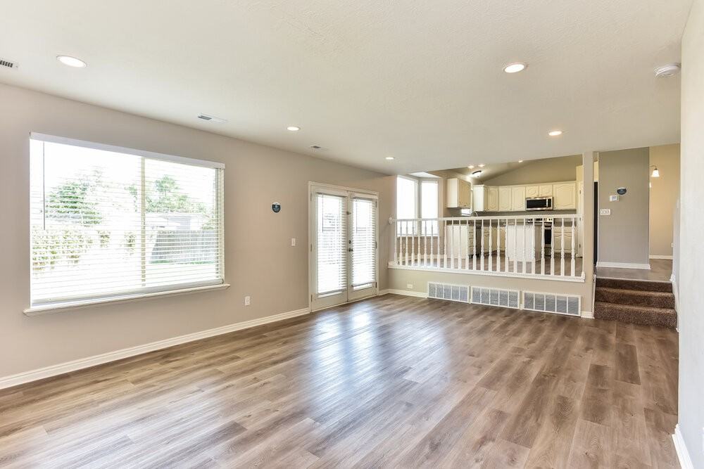 874 N Main St - Photo 6 of 18
