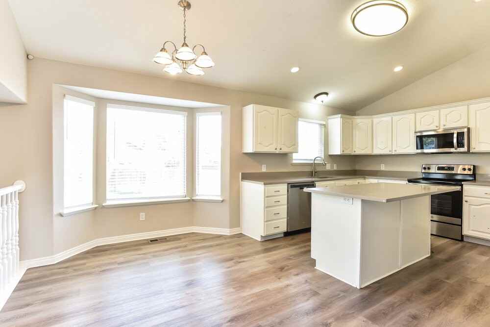 874 N Main St - Photo 7 of 18