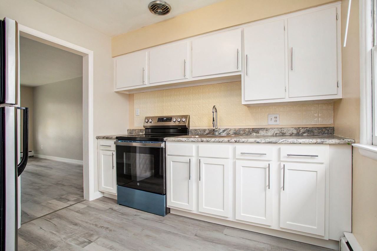 103 Devon Ave - Photo 2 of 15