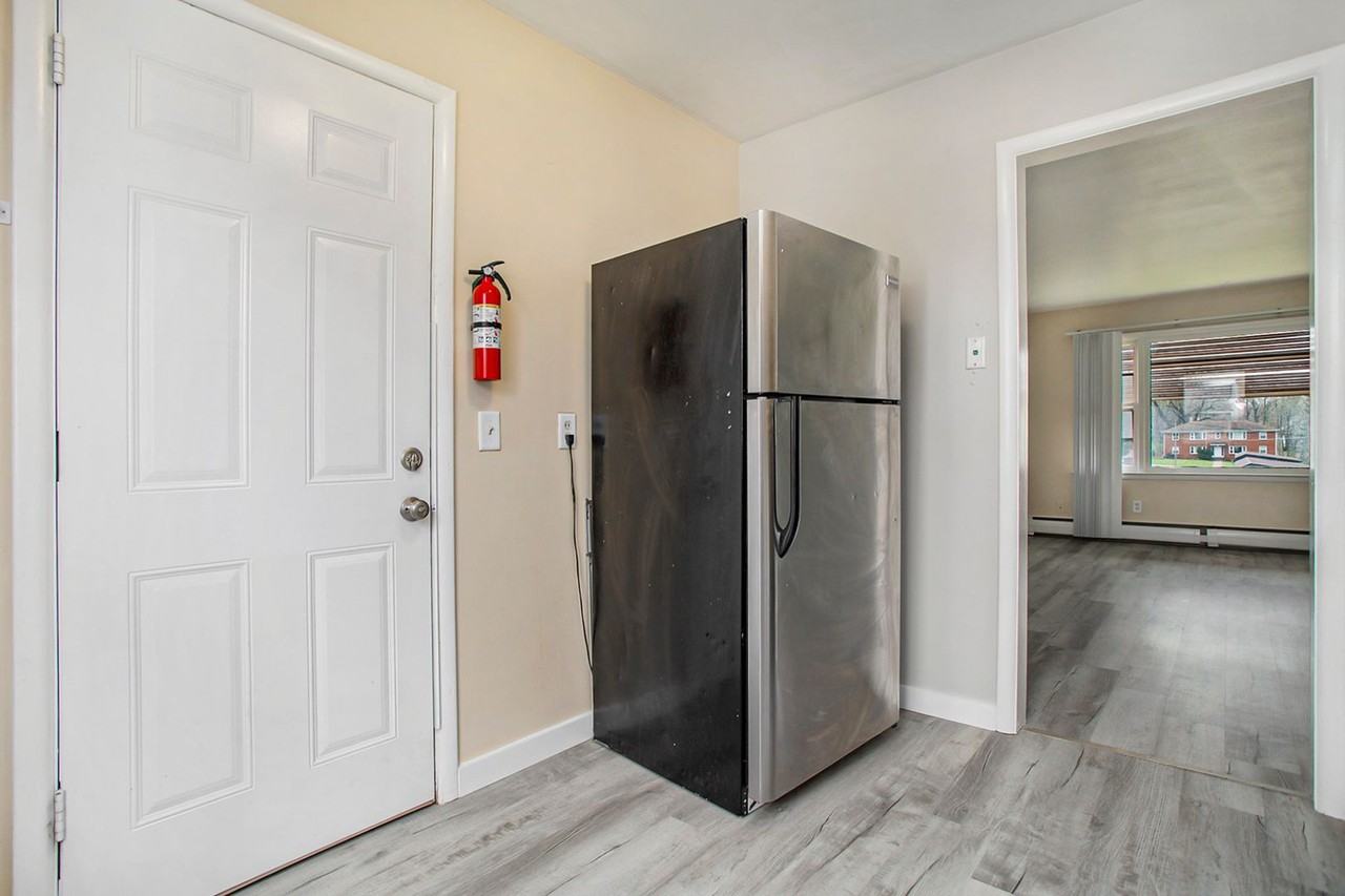 103 Devon Ave - Photo 3 of 15