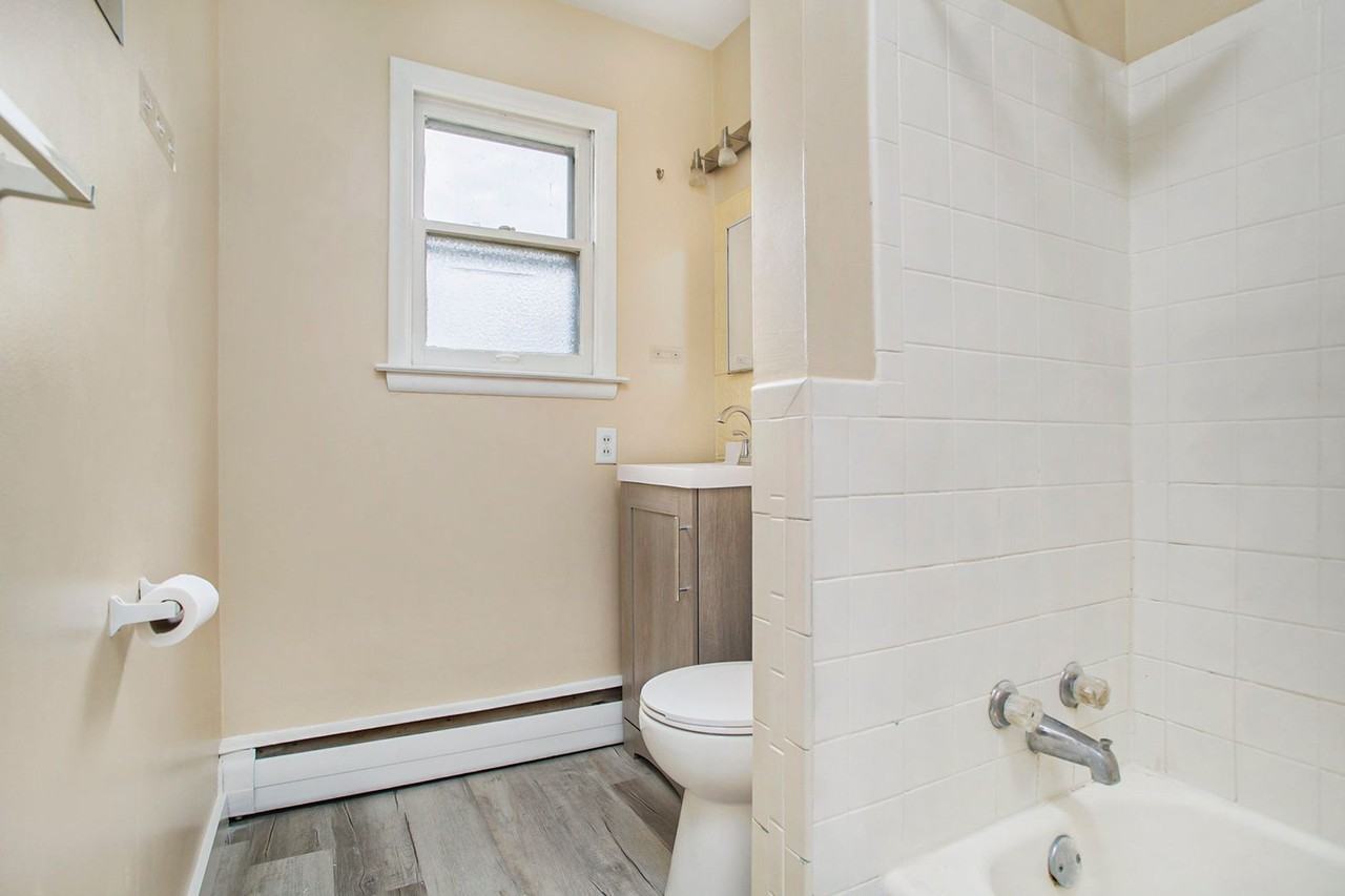 103 Devon Ave - Photo 4 of 15