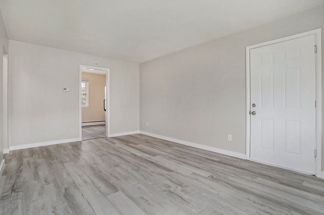103 Devon Ave - Photo 5 of 15