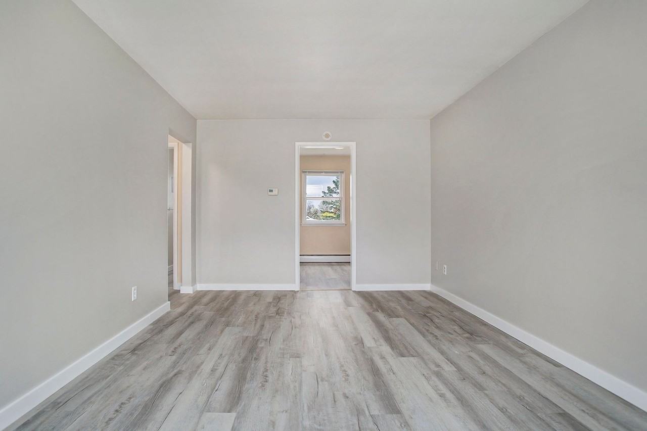 103 Devon Ave - Photo 6 of 15