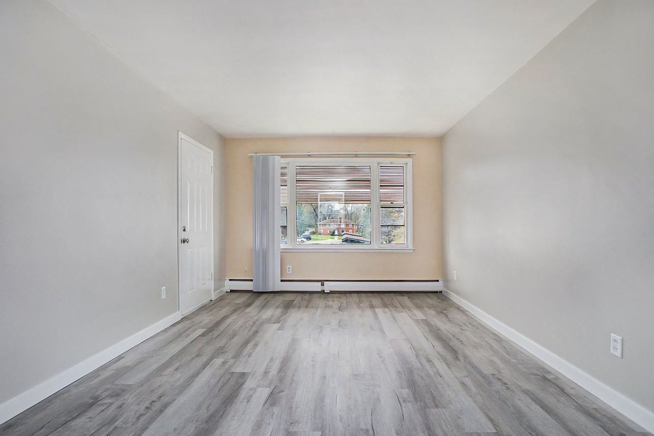 103 Devon Ave - Photo 7 of 15