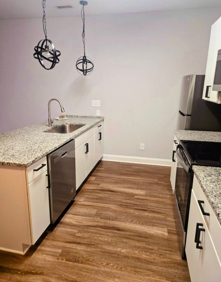 600 Station Square Apartments - Photo 6 of 24