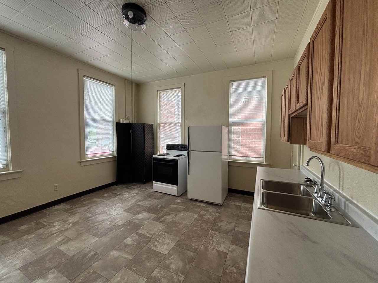 611 Ohio Street - Photo 4 of 11