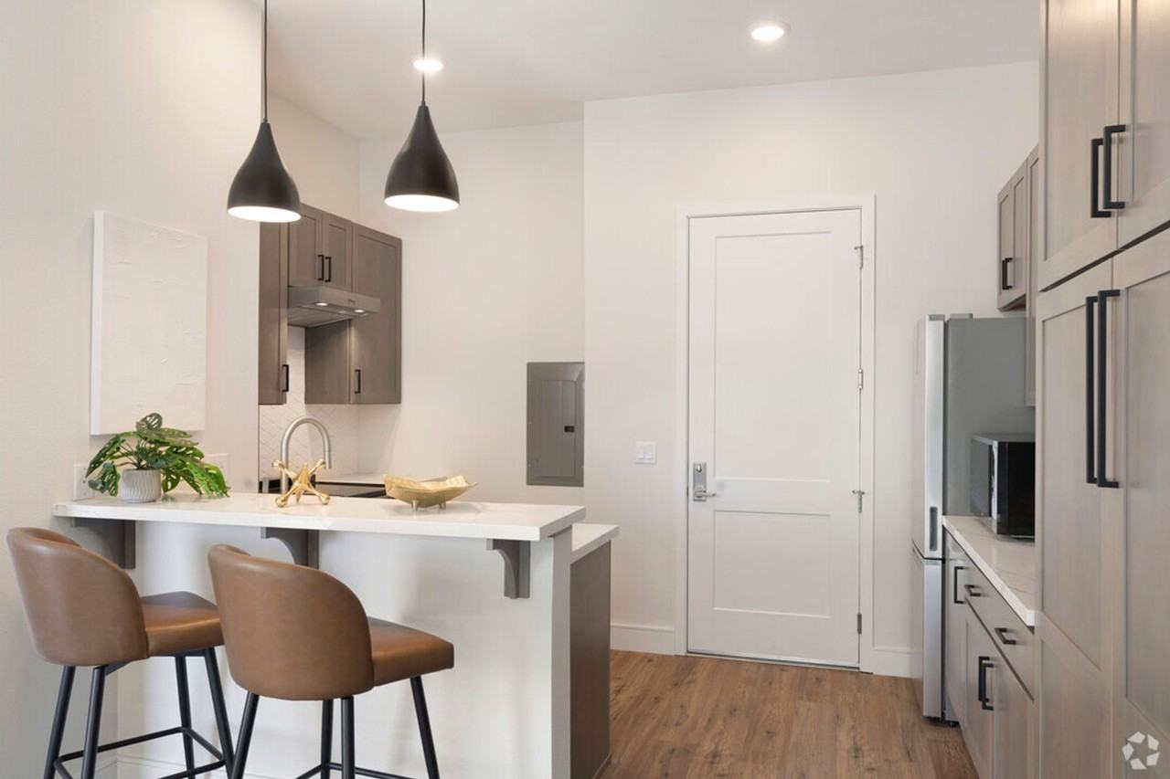 245 North Arlington Apartments - Photo 3 of 7