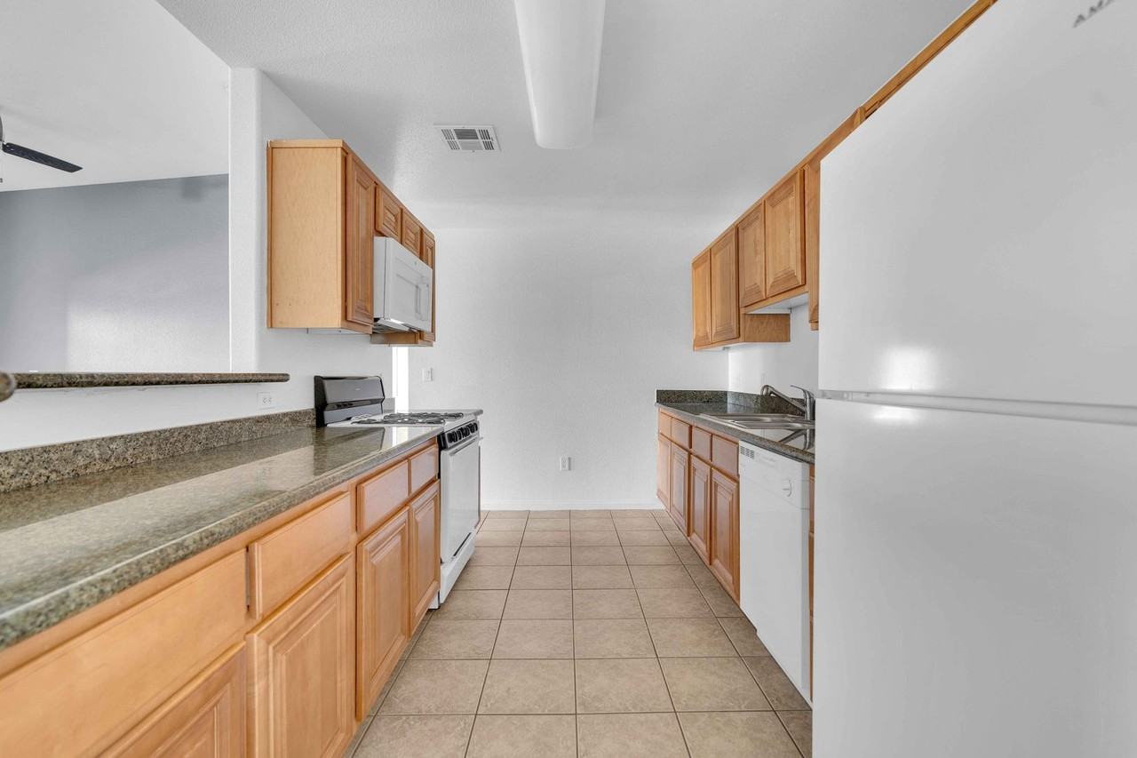 9925 W. Russell Road - Photo 5 of 36