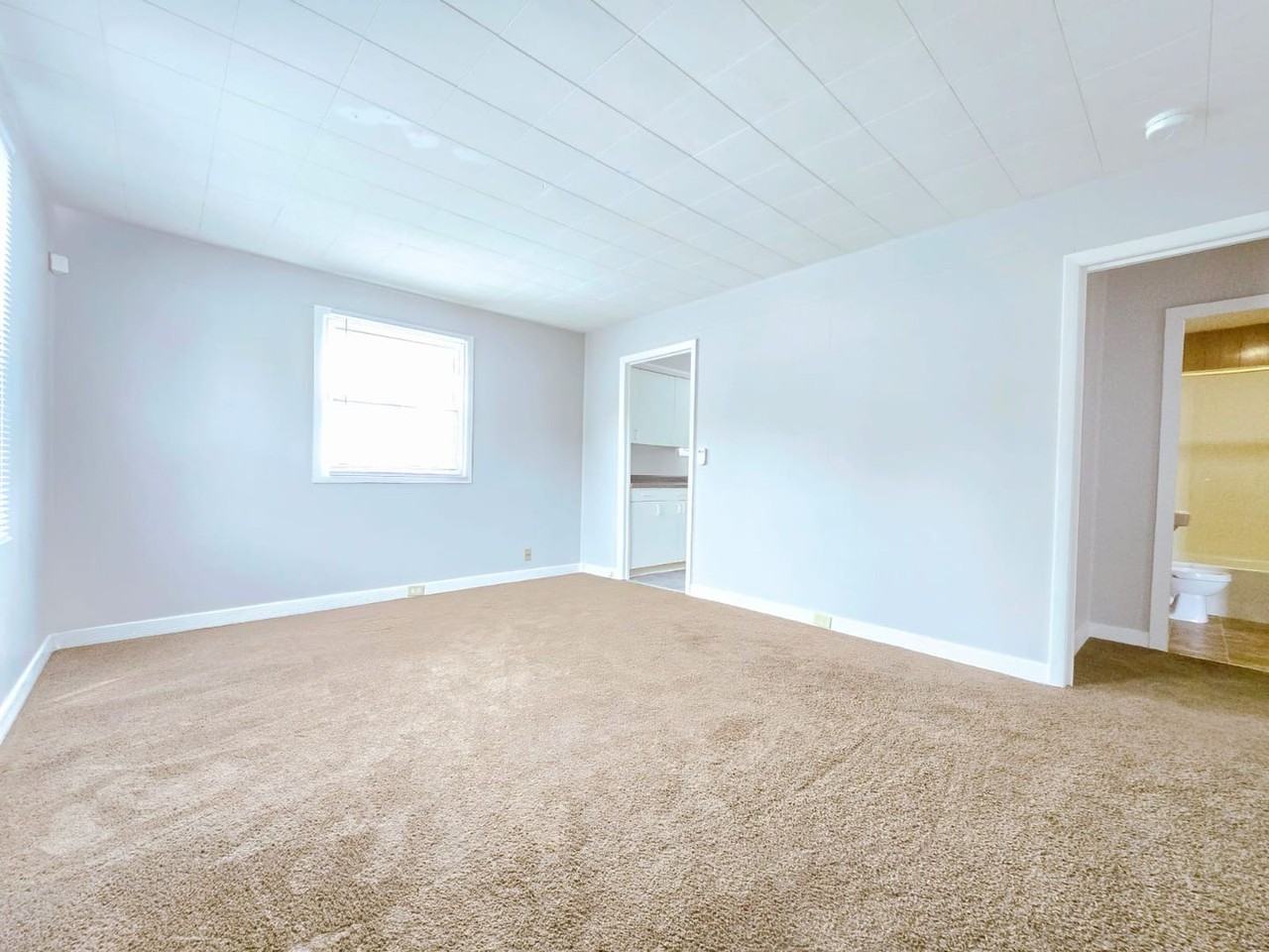 729 N Elmer St - Photo 2 of 10