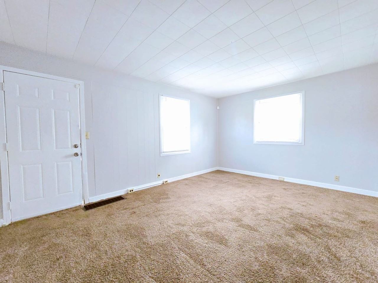 729 N Elmer St - Photo 3 of 10