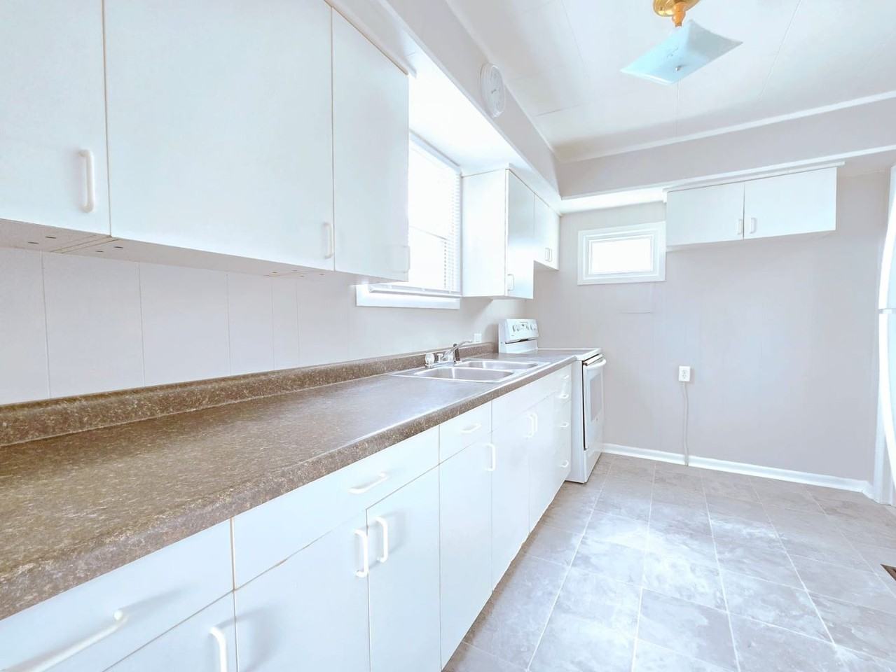 729 N Elmer St - Photo 4 of 10