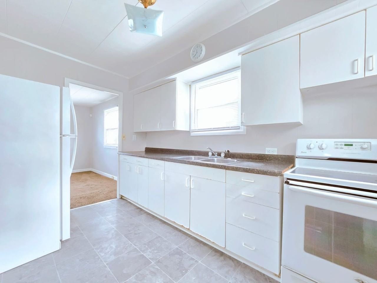 729 N Elmer St - Photo 5 of 10