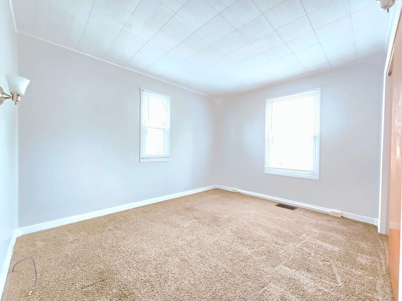 729 N Elmer St - Photo 6 of 10