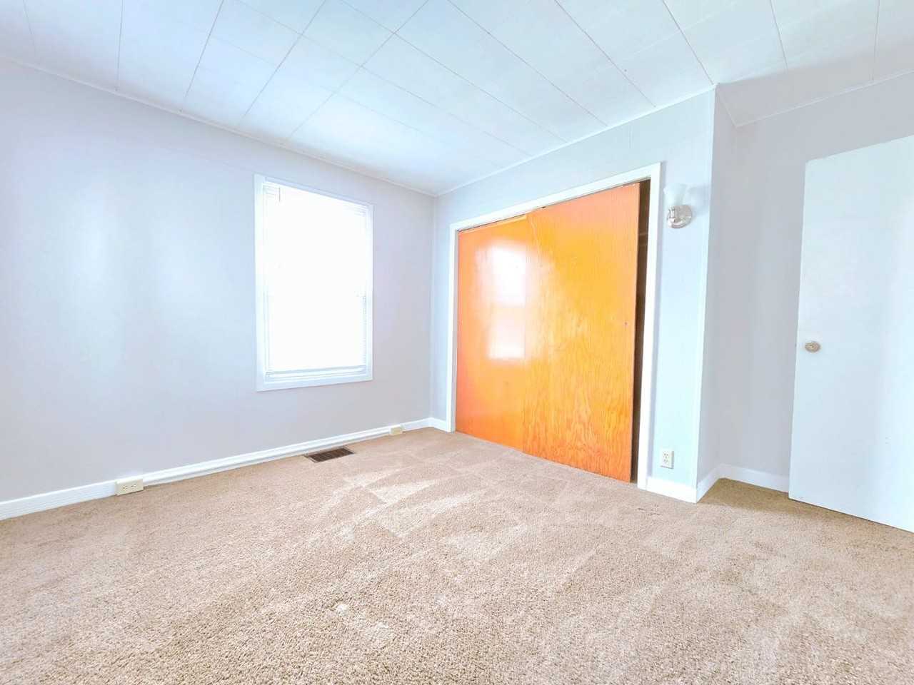 729 N Elmer St - Photo 7 of 10