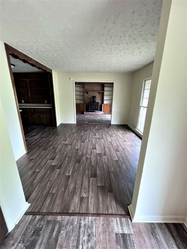 11621 Hooper Dr - Photo 2 of 6