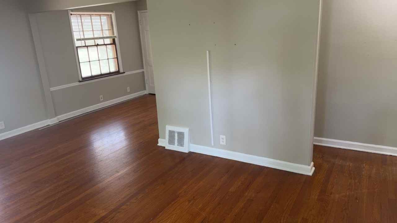 1906 Bainbridge Dr - Photo 3 of 18