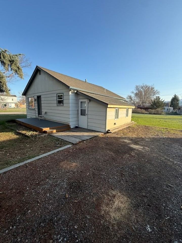 703 E Missoula Ave - Photo 3 of 25