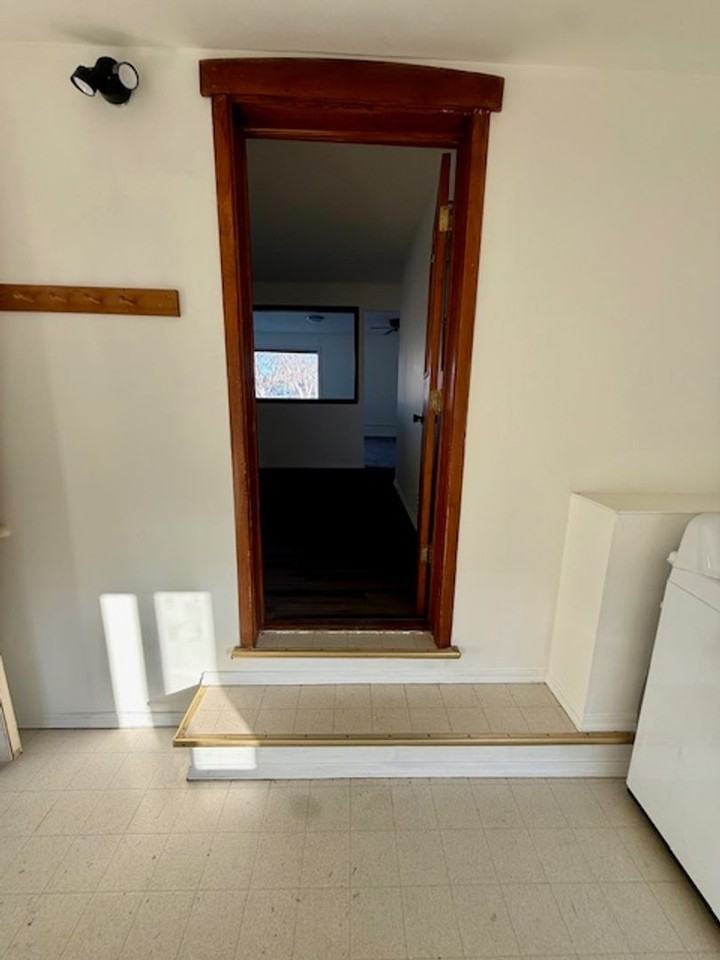 703 E Missoula Ave - Photo 7 of 25