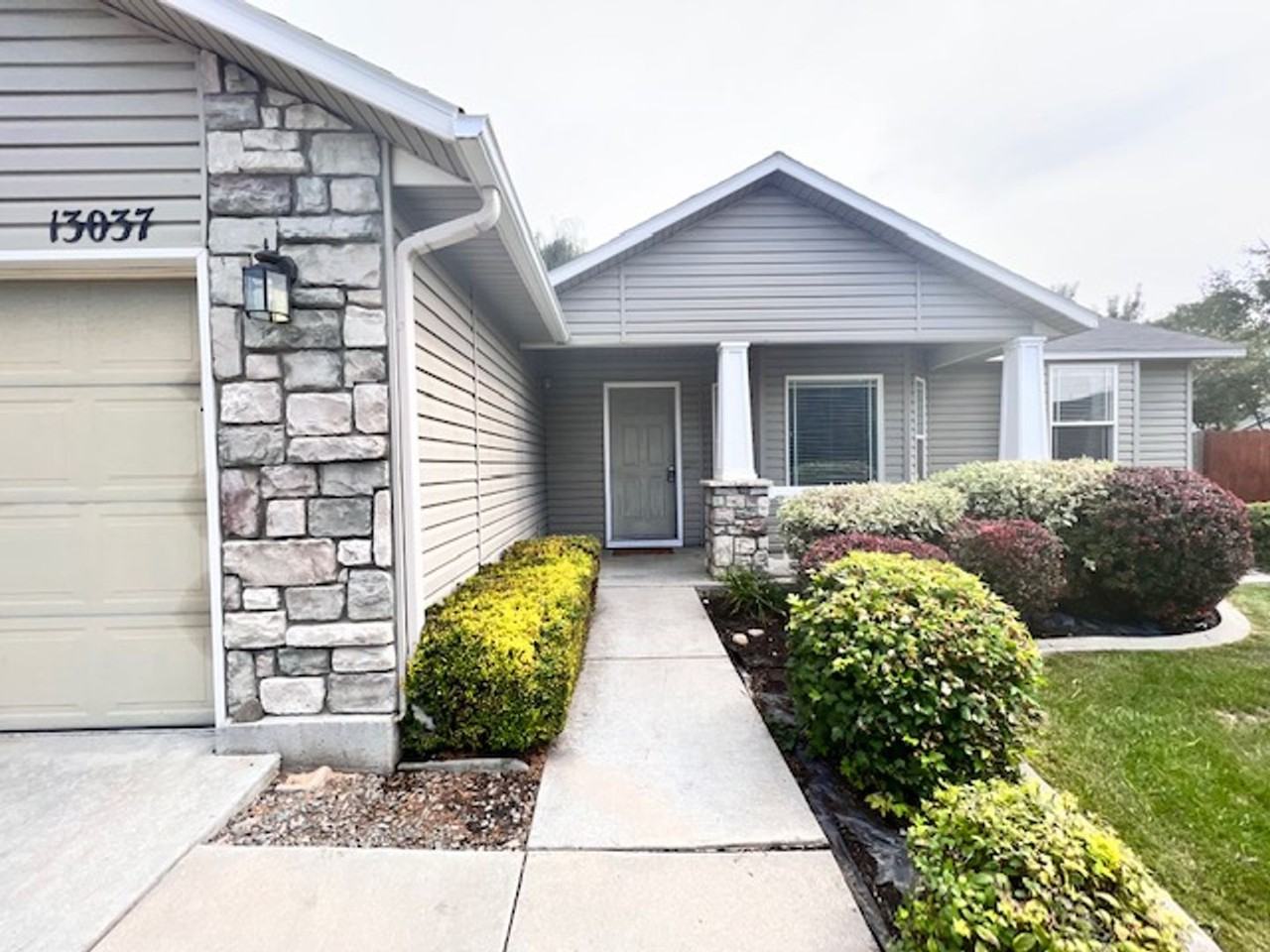 13037 W Peachleaf Ct - Photo 2 of 25