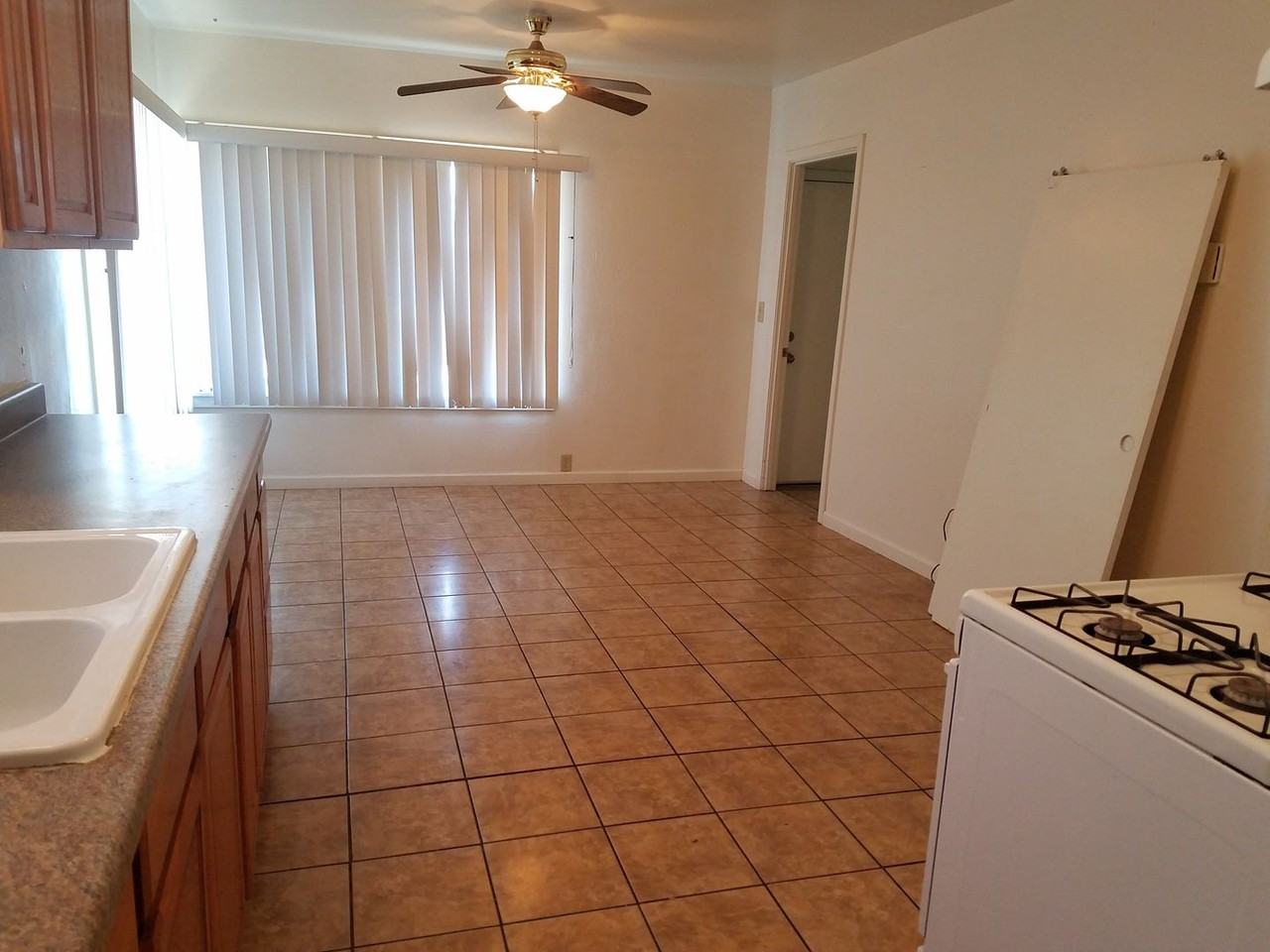 1048 E Sierra Way - Photo 3 of 12