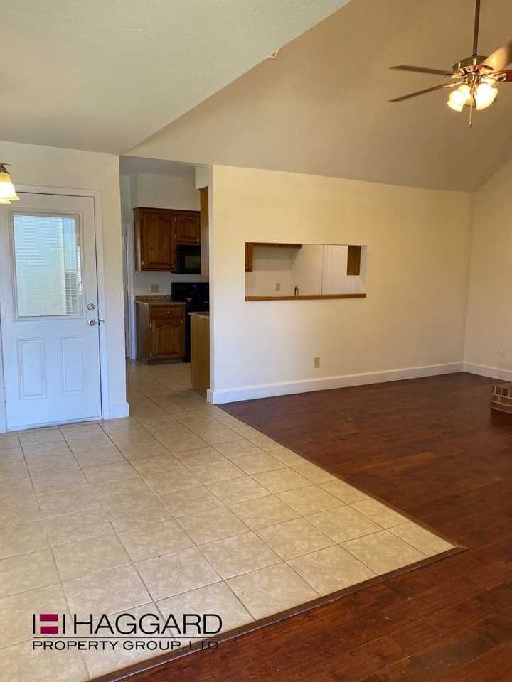 8920 Marilyn Dr - Photo 2 of 18